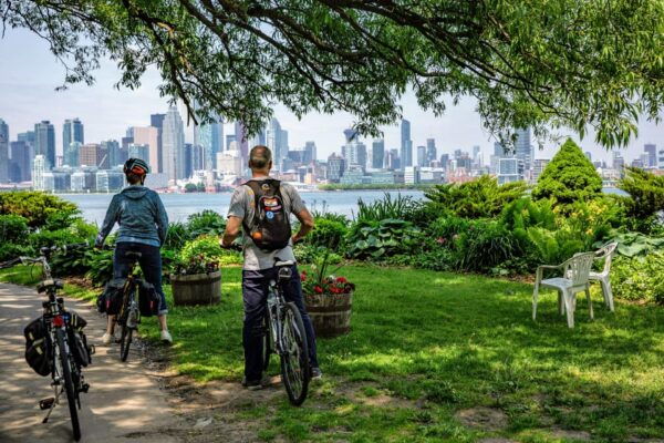 Toronto Islands: Sunrise Breakfast Bicycle Tour - Cycling Experience