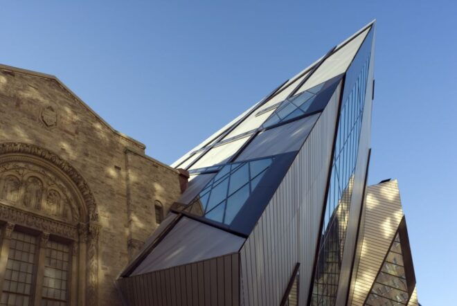 Toronto: Luxury Small Group City Tour - Inclusions and Services Provided on the Tour