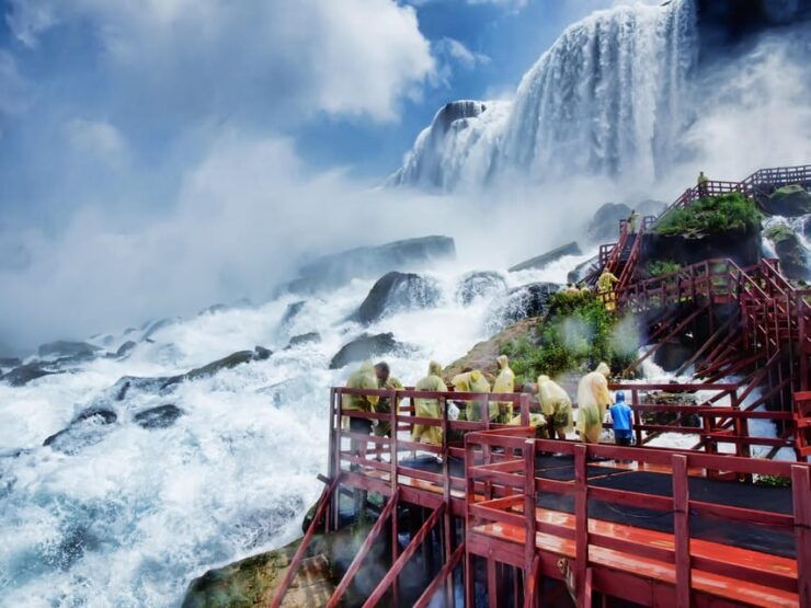 Toronto, Niagara Falls, Thousand Islands 2-Day From Montreal - Good To Know