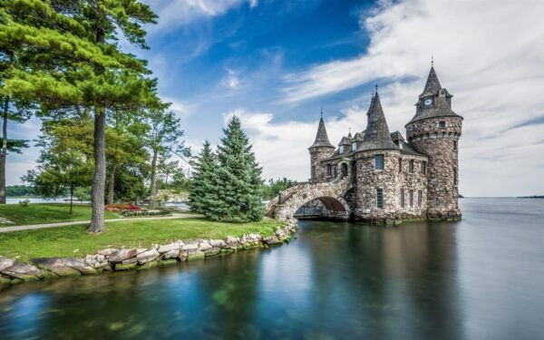 Toronto, Niagara Falls, Thousand Islands 2-Day From Montreal - Meeting Point and Pickup Details