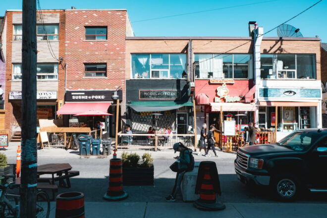 Toronto: Private Small Group City Tour With Local Guide - Explore Vibrant Neighborhoods