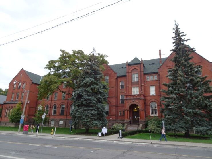 Toronto Queen's Park Self-Guided Walking Tour Scavenger Hunt - Experience Highlights
