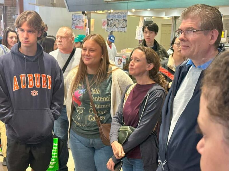 Toronto: St Lawrence Market Food Tour with 6 Tastings - Tour Structure and Group Dynamics