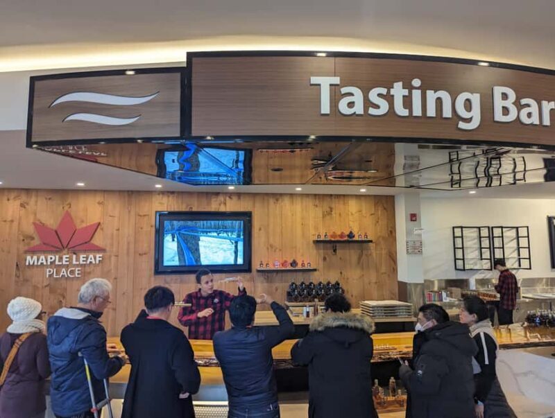 Toronto to Niagara Falls: Evening Tour with Cruise & lights - FAQ