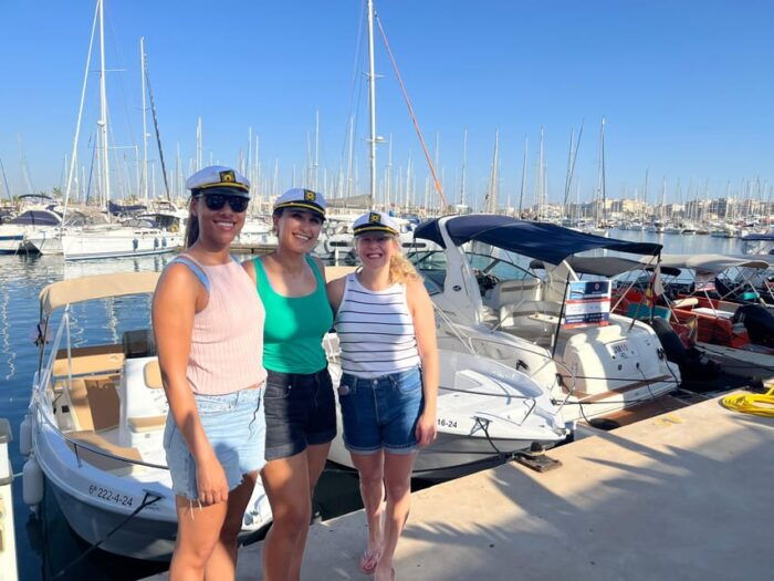 Torrevieja: Sunset Onboard in Exclusive Boat + Cava. - Setting the Scene
