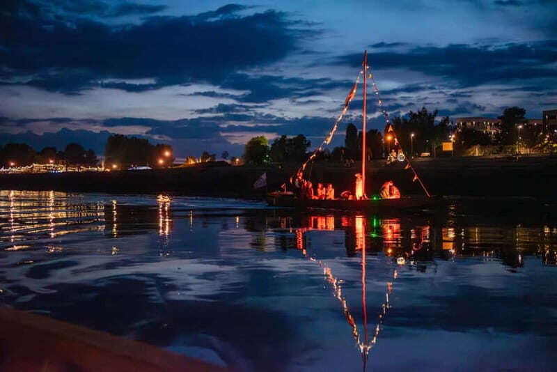Toru: Toru at Night from a Boat on the Vistula - The Scenic Experience