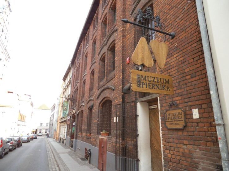 Torun Living Museum of Gingerbread and Old Town Private Walk - Reservation and Payment Options