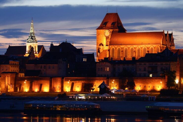 Torun Old Town Highlights Private Walking Tour - Accessibility and Cancellation Policy