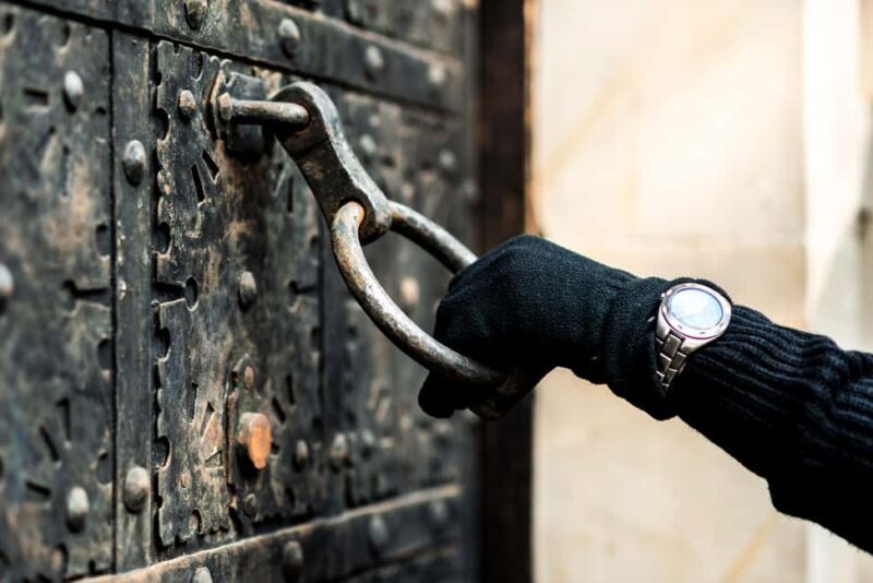 Torun: Spy-Themed Walk & Game with Host - Introduction to the Spy-Themed Experience in Torun