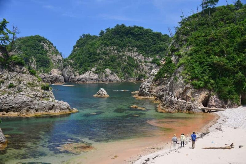 Tottori: Private Tour to Sand Dunes, Museum & Hakuto Coast - Good To Know