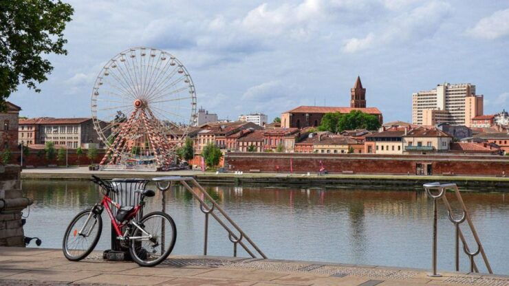 Toulouse: Christmas Market Walking Tour - Highlights