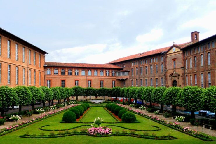 Toulouse: First Discovery Walk and Reading Walking Tour - Experience Highlights
