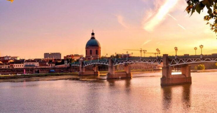 Toulouse: Private Custom Tour With a Local Guide - Language Options and Guides