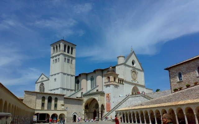 Tour Assisi e Spello with van - Good To Know