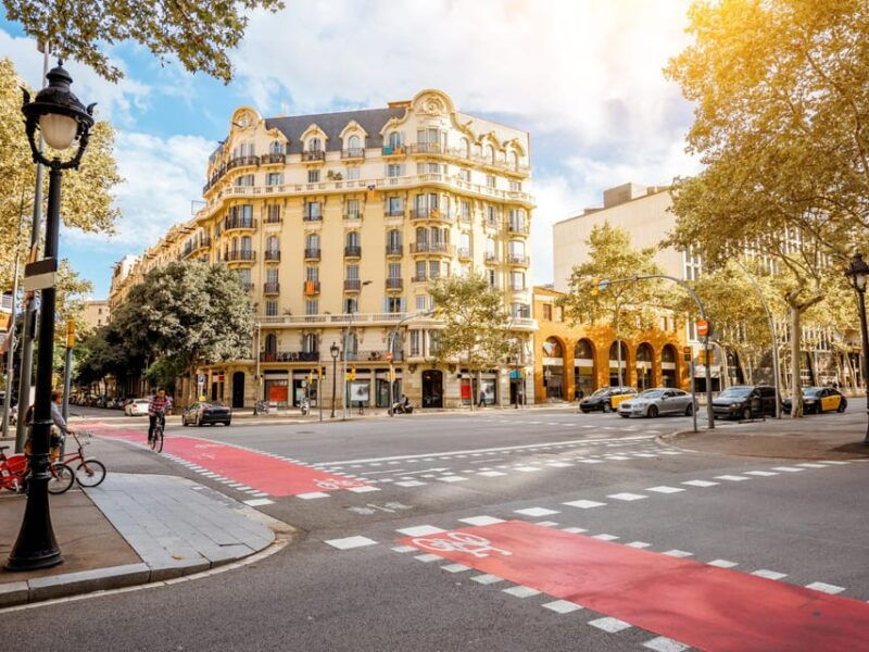 Tour: Barcelona With Sagrada Familia - Key Points
