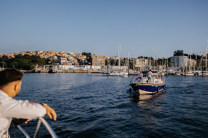 Tour by Boat With Porto Wine and Chocolates Tasting - Onboard Amenities