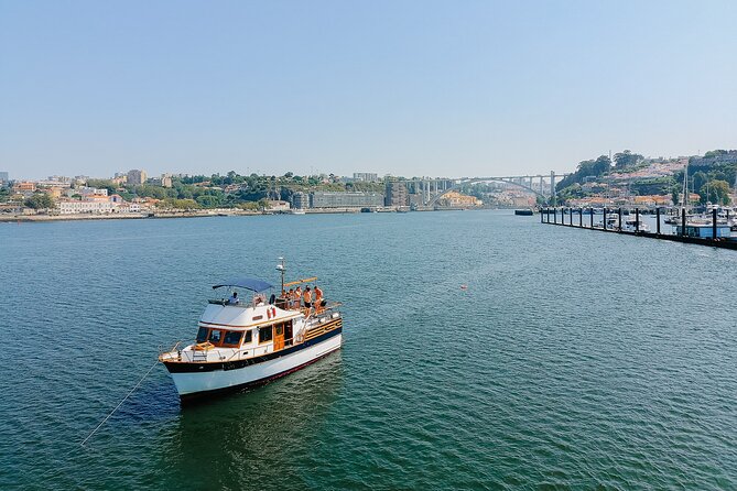 Tour by Boat With Porto Wine and Chocolates Tasting - Traveler Experience