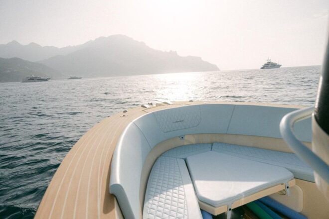 Tour Capri: Discover the Island of VIPs by Boat - Tour Highlights and Photography
