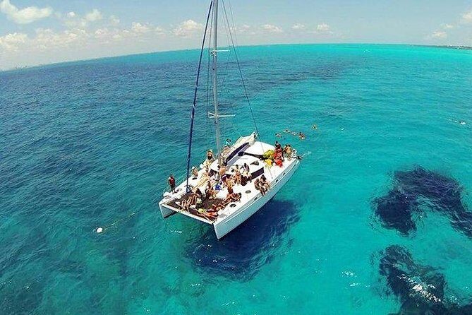Tour Catamaran Isla Mujeres With Open Bar - The Experience from a Review Perspective
