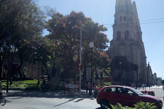 Tour Catholic and Historical Precincts of the Center of Guadalajara - Guadalajaras Historic Cathedral