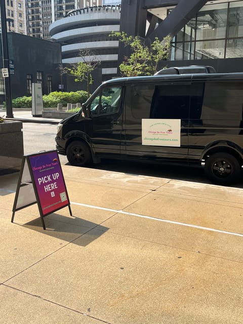 Tour Chicago LGBTQ+ Style - Experience and Highlights