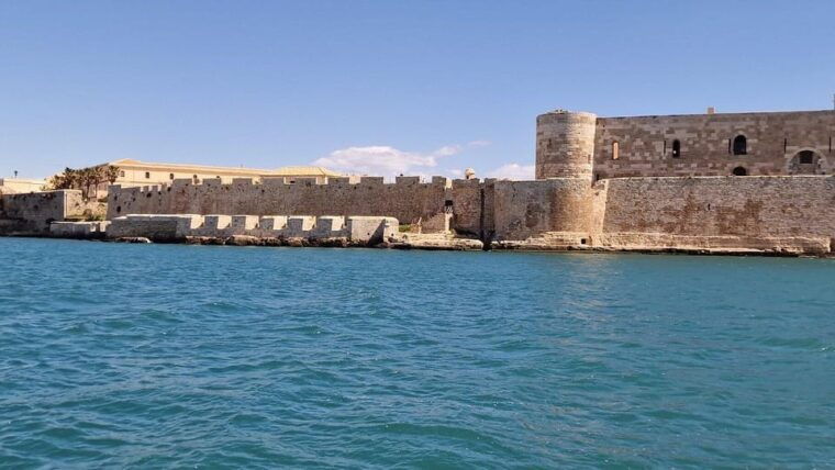 Tour dell'isola Ortigia,grotta azzurra, avvistamento delfini - Practical Details and Tips