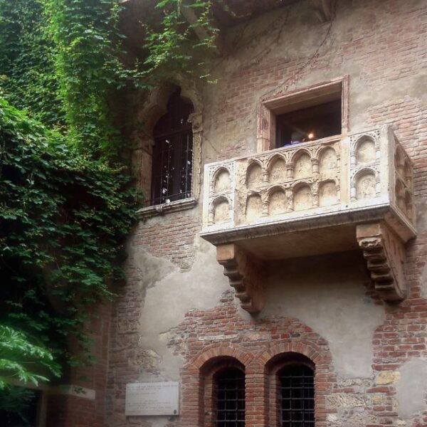 Tour Escape Verona - the Happy Ending of Juliet - Verona City Center
