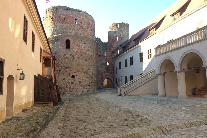 Tour From Riga to Vilnius: Bauska Castle, Rundale Palace and the Hill of Crosses - Tour Highlights