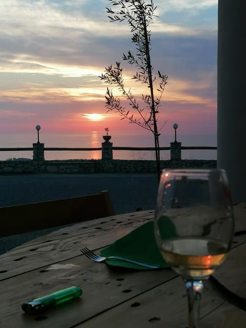 Tour From the Land to the Oil With Tasting at Sunset - Good To Know