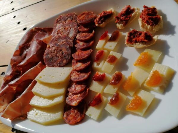 Tour From the Land to the Oil With Tasting at Sunset - Local Appetizers and Delicacies