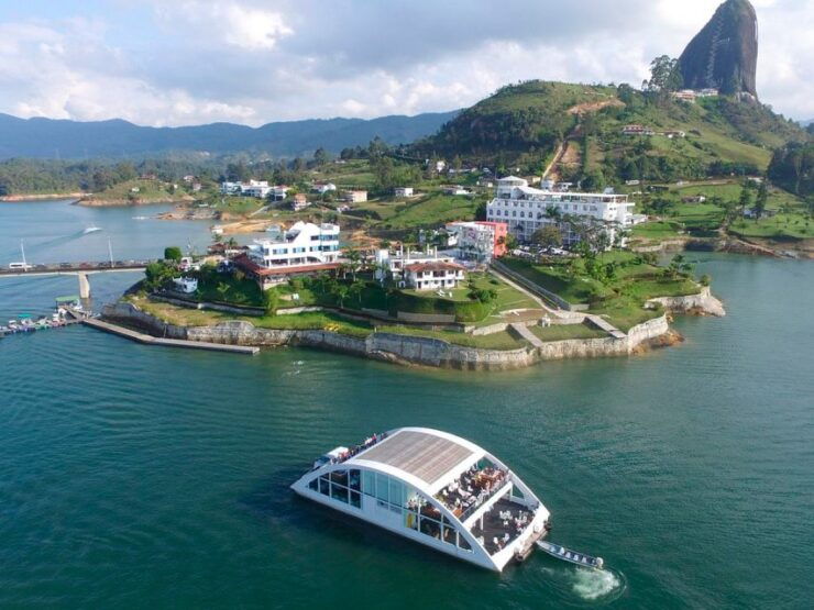 Tour Guatapé: Luxury Yacht to the Stone of Peñol. - Booking Details for the Luxury Yacht Tour