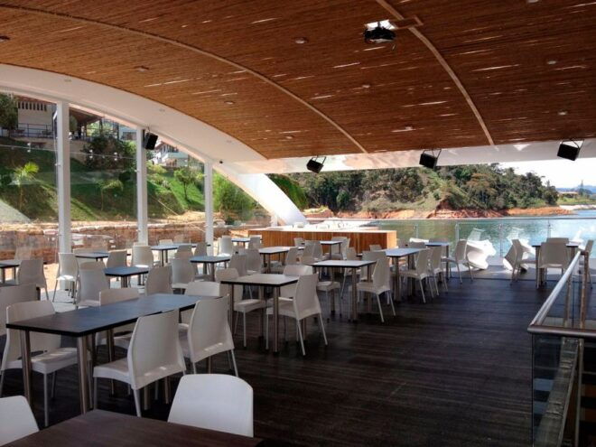 Tour Guatapé: Luxury Yacht to the Stone of Peñol. - Location and Main Attraction