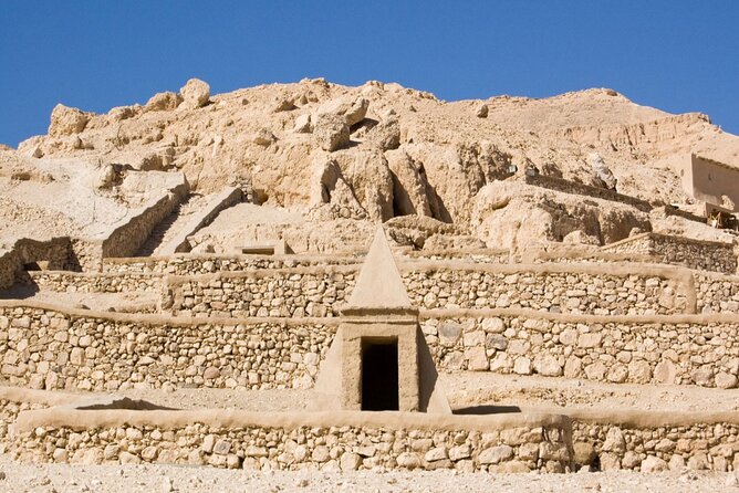 Tour Habu Temple, Deir El Medina, Valley of the Queens in Luxor - Directions