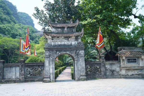 Tour Hoa Lu - Tam Coc - Mua Cave - Biking With Buffet Lunch - What to Expect