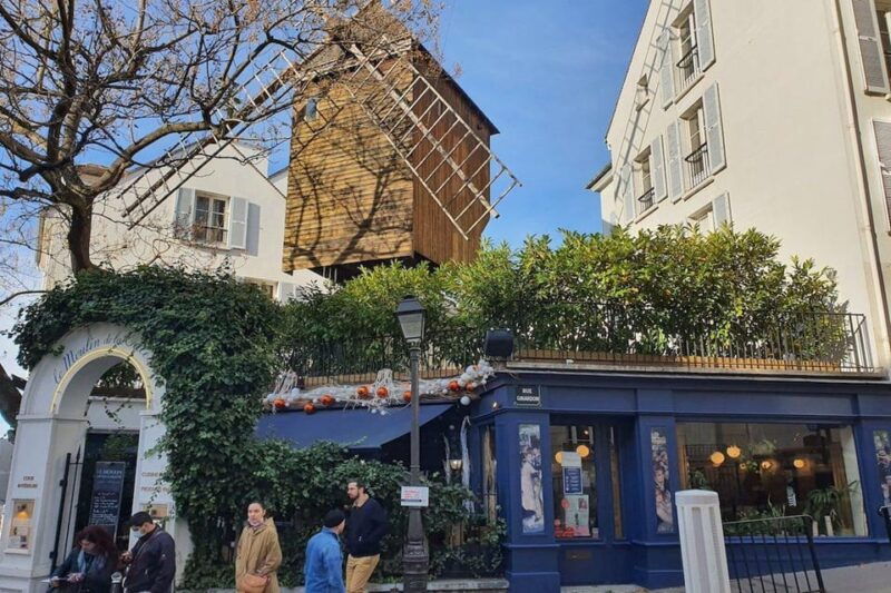 Tour in ITALIAN of Montmartre Paris (Small Group) - Tour Experience