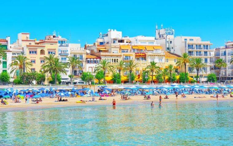 Tour in Sitges (Bcn): Night Culture, Tapas, and Beach - Visiting Iconic Landmarks in Sitges