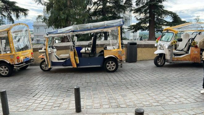 Tour in TUTUKTUK 1 Hour. Madrid Madrid Madrid - Itinerary