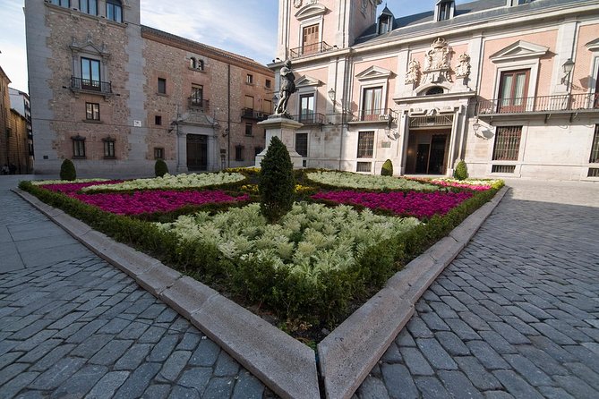 Tour Madrid of the Austrians Old City - Directions
