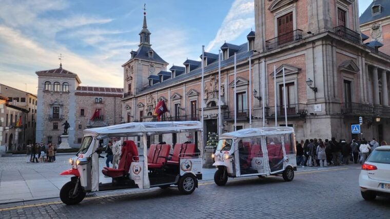 Tour Madrid: Secrets in a Electric Tuk Tuk - Discovering the Vibrant Puerta Del Sol