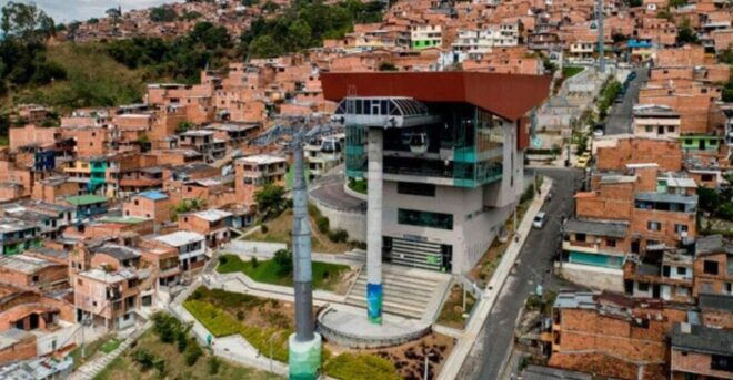 Tour Medellín: Pablo Escobar and Commune 13 - Tour Location in Medellín, Colombia
