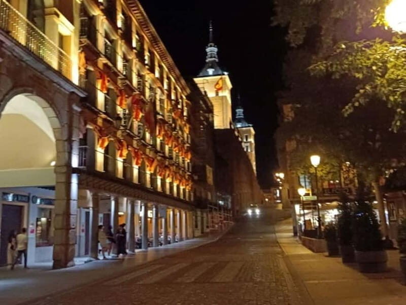 Tour Nocturno de Leyendas y Misterios con Subterráneo - Good To Know