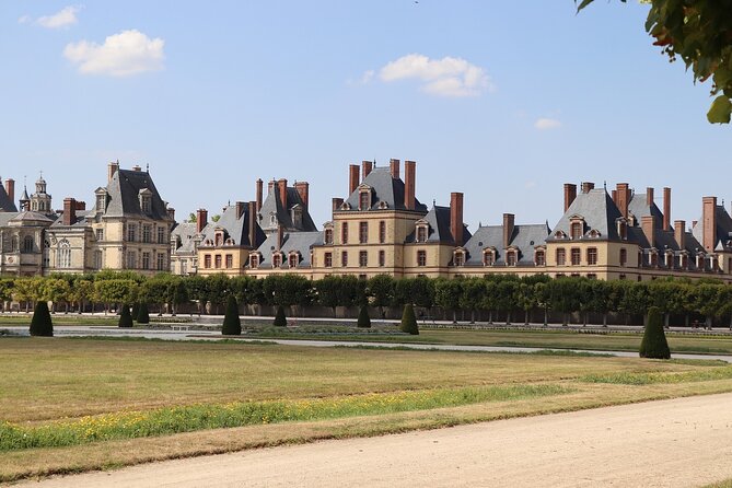 Tour of Chateaux of Fontainebleau and Vaux Le Vicomte From Paris - Art and Architecture at Fontainebleau
