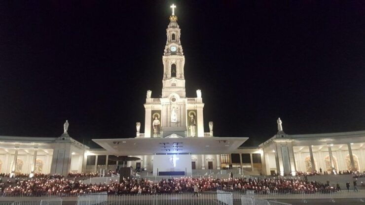 Tour of Fátima; and Nazaré, a Small Village With Giant Waves - Tour Details