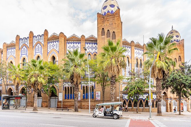 Tour of Historic Barcelona in Private Eco Tuk Tuk - Tour Overview Details