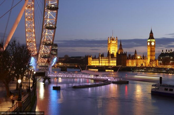 Tour of London and Christmas Day Lunch Cruise - Meeting Point and Important Information