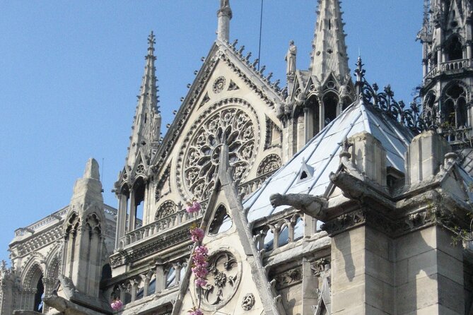 Tour of Notre Dame Area With Entry Ticket to Archeological Cryte - The Sum Up