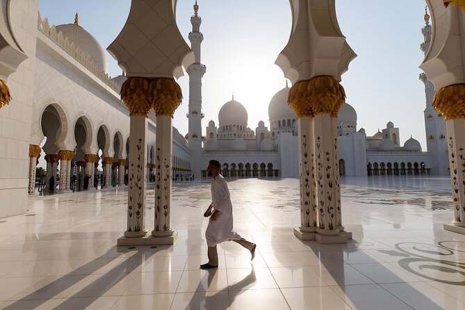 Tour of Qasr Al Watan and Sheikh Zayed Mosque From Dubai - Good To Know
