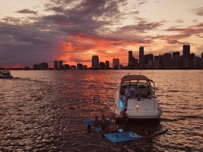 Tour of the City of Miami and Its Beautiful Sunset - Unforgettable Experience Onboard Sea Ray Sundancer