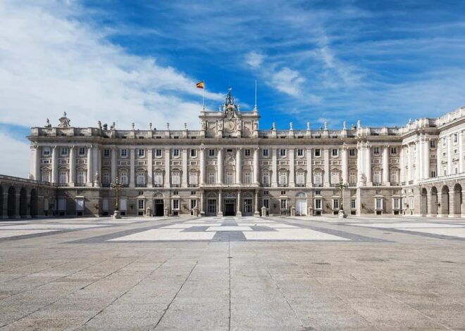 Tour of the Historic Royal Palace of Madrid - Important Information