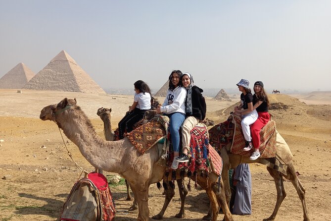 Tour of the Pyramids, Egyptian Museum and Old Bazaar With Lunch - Tour Highlights